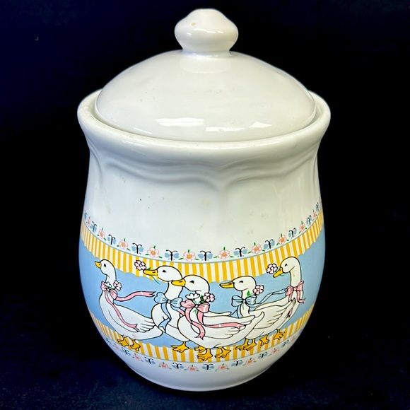 Vintage “Ribbon Geese” the collection ceramic lidded canister by B & D - Picture 3 of 11
